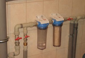 Установка проточного фильтра для воды в Бийске